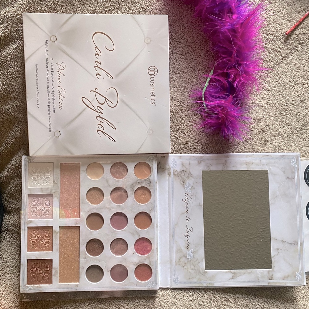 Carli bybel Deluxe Edition (21 color eyeshadow & highlighter palette .
